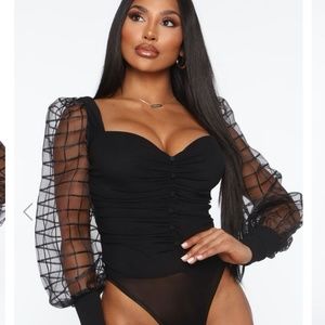 🔥SOLD🔥lack Sweetheart Neckline Bodysuit
